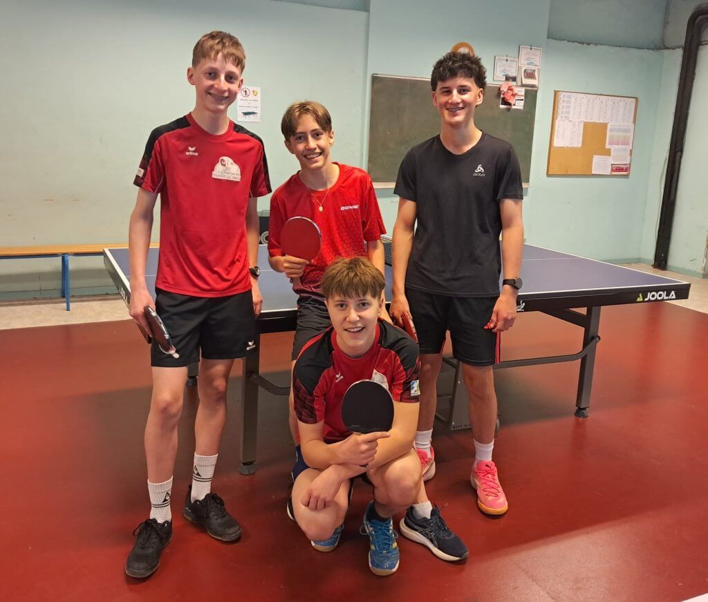 Notre D5 composée de Lukas, Simon, Lucas et Pierre (assis).